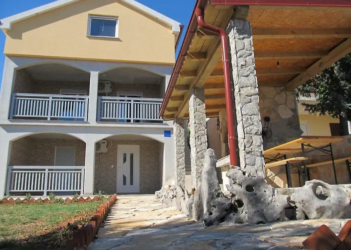 Mala Sirena Apartman Maslenica