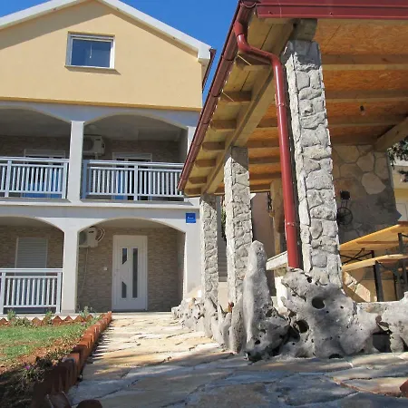 Mala Sirena Apartment Maslenica