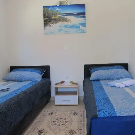 Mala Sirena Apartment Maslenica