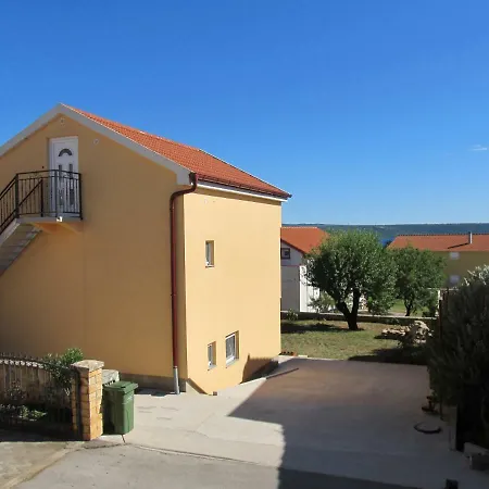 Mala Sirena Apartment Maslenica