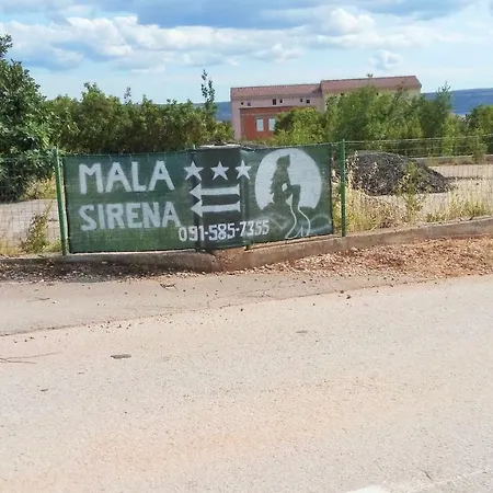 Mala Sirena Apartment Maslenica